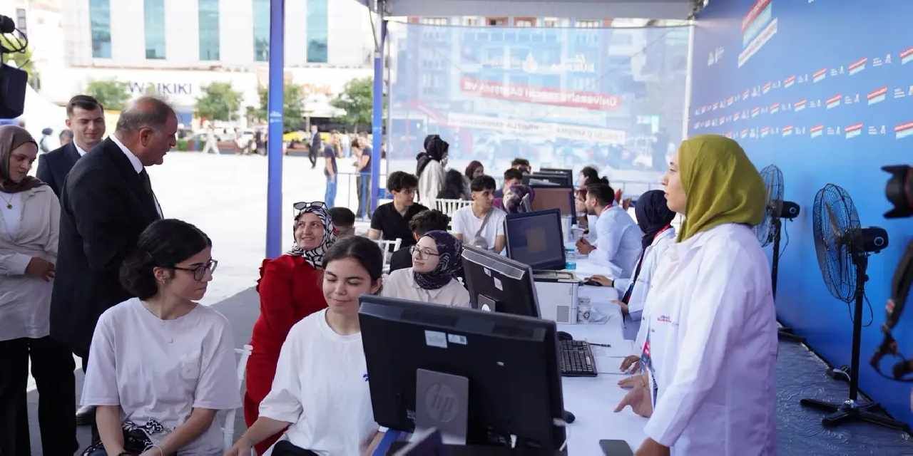 İBB'den Üniversite Tercih Dayanışma ve Rehberlik Merkezi