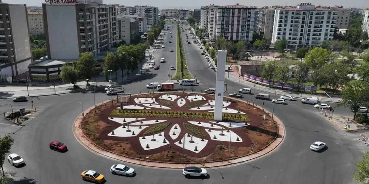 Diyarbakır Fırat Bulvarındaki kavşak kurakçıl peyzajla yenilendi