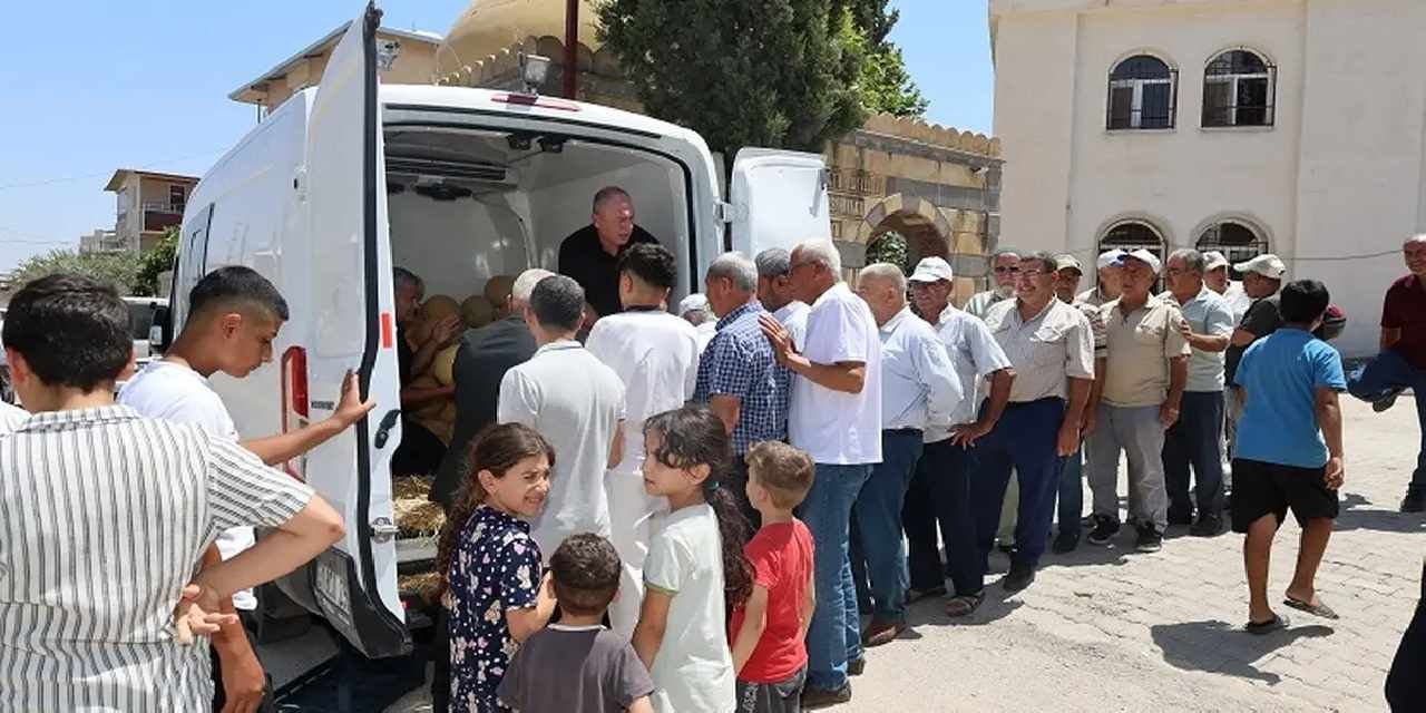 Hatay Büyükşehir'den vatandaşlara 100 ton kavun