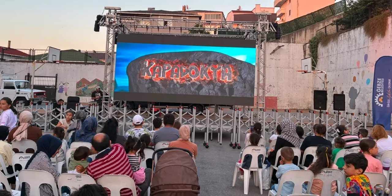 Gebze'de 'Mahallemde Sinema Var' sürüyor