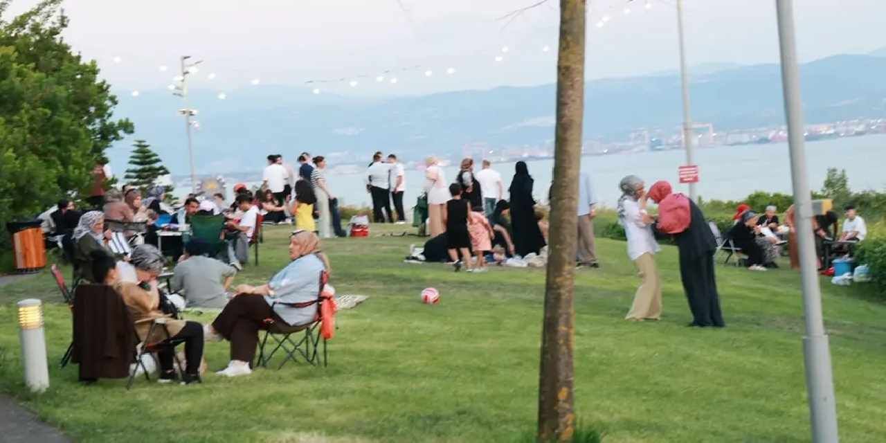 Başkan Büyükgöz, Gebzelilerle parkta buluştu