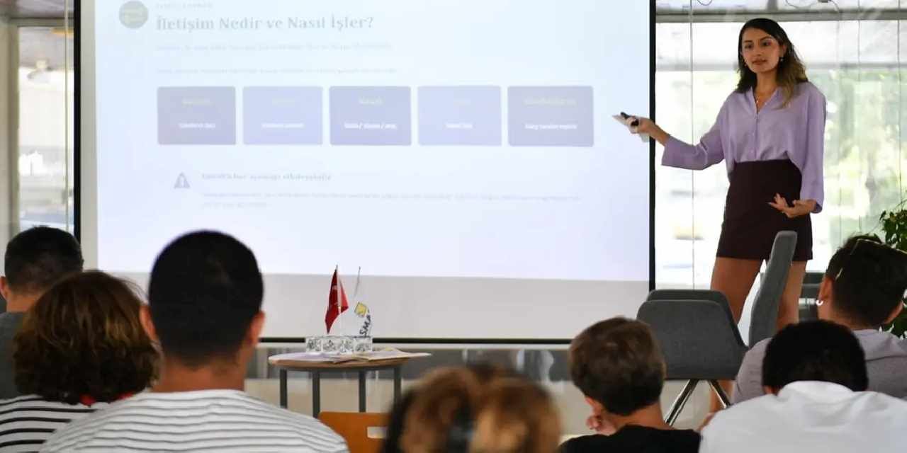 Beylikdüzü'nde geleceğin iletişim becerileri konuşuldu