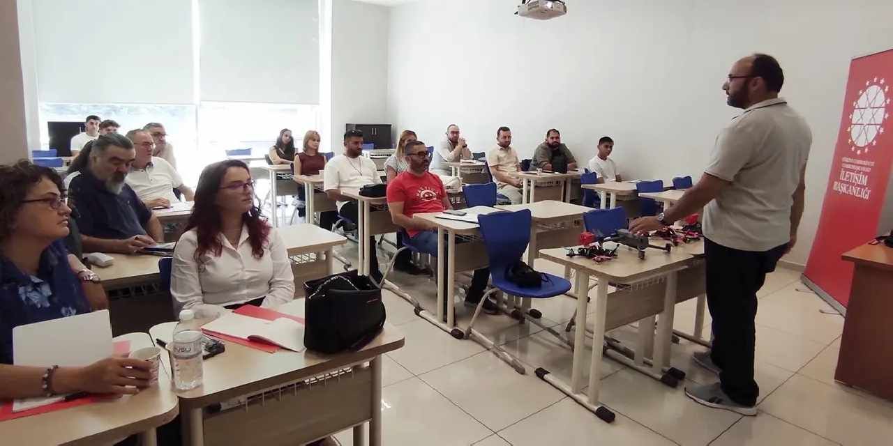 İletişim Başkanlığı’ndan basın mensuplarına İHA-1 ticari pilot eğitimi