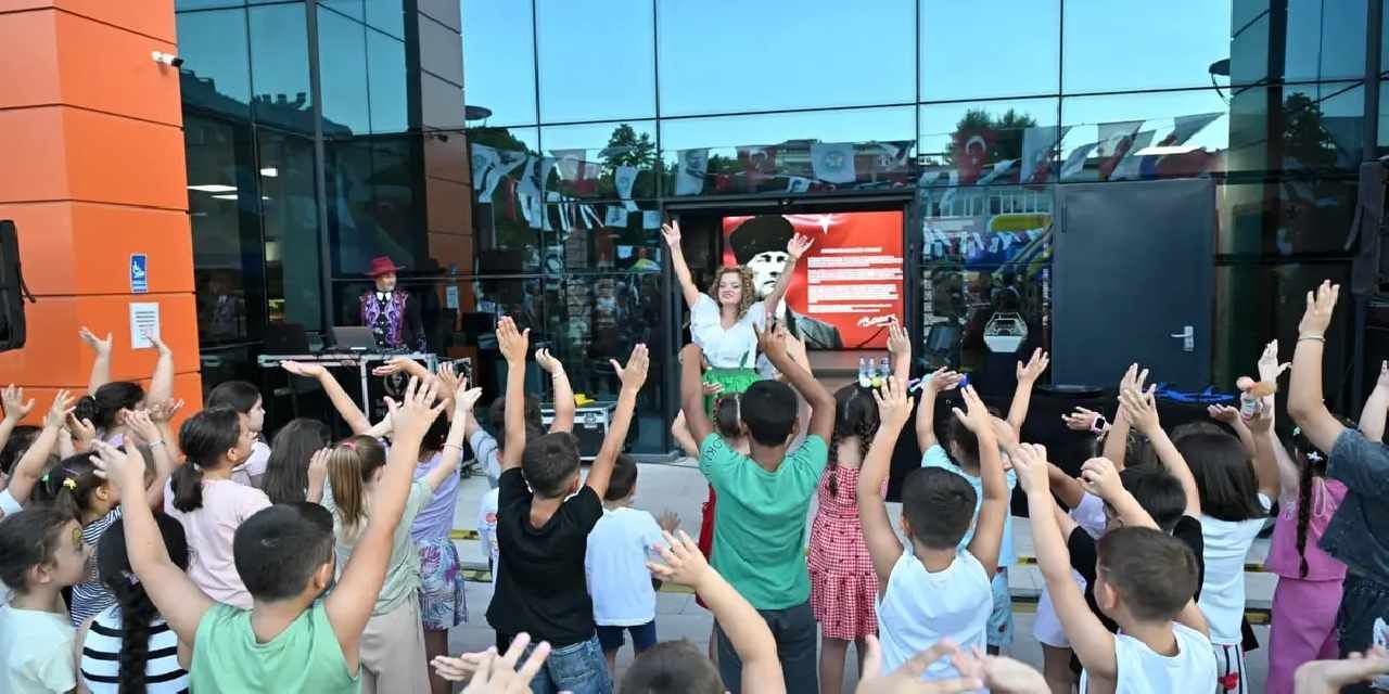 Manisa Büyükşehir Saruhanlı'da çocukların yüzlerini gülümsetti