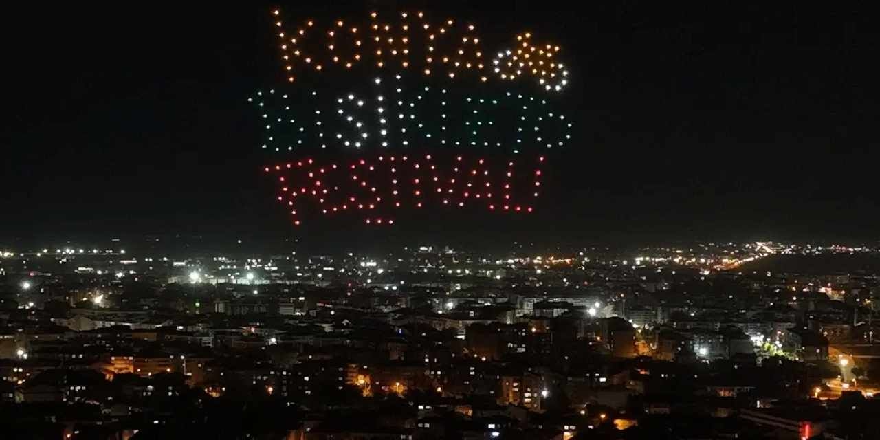 Konya Taş Bina'da festivale özel video mapping ve drone gösterisi büyüledi