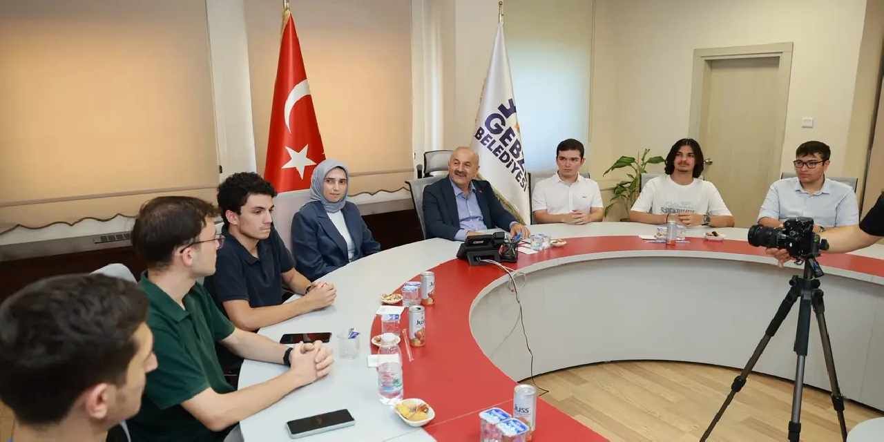 Gebze'de Başkan Büyükgöz YKS şampiyonlarını ağırladı