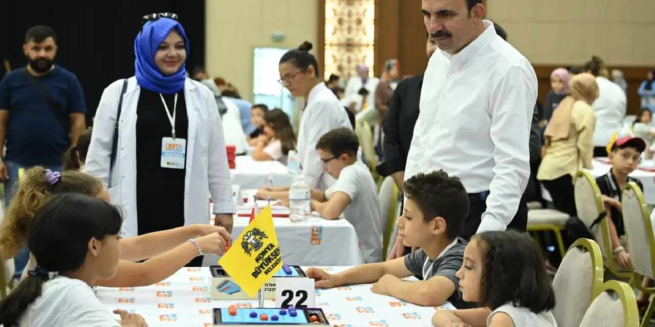 Konya'da Başkan Altay öğrencilerin heyecanına ortak oldu