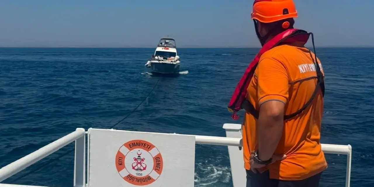 Marmara Adası açıklarında arızalanan tekne kurtarıldı