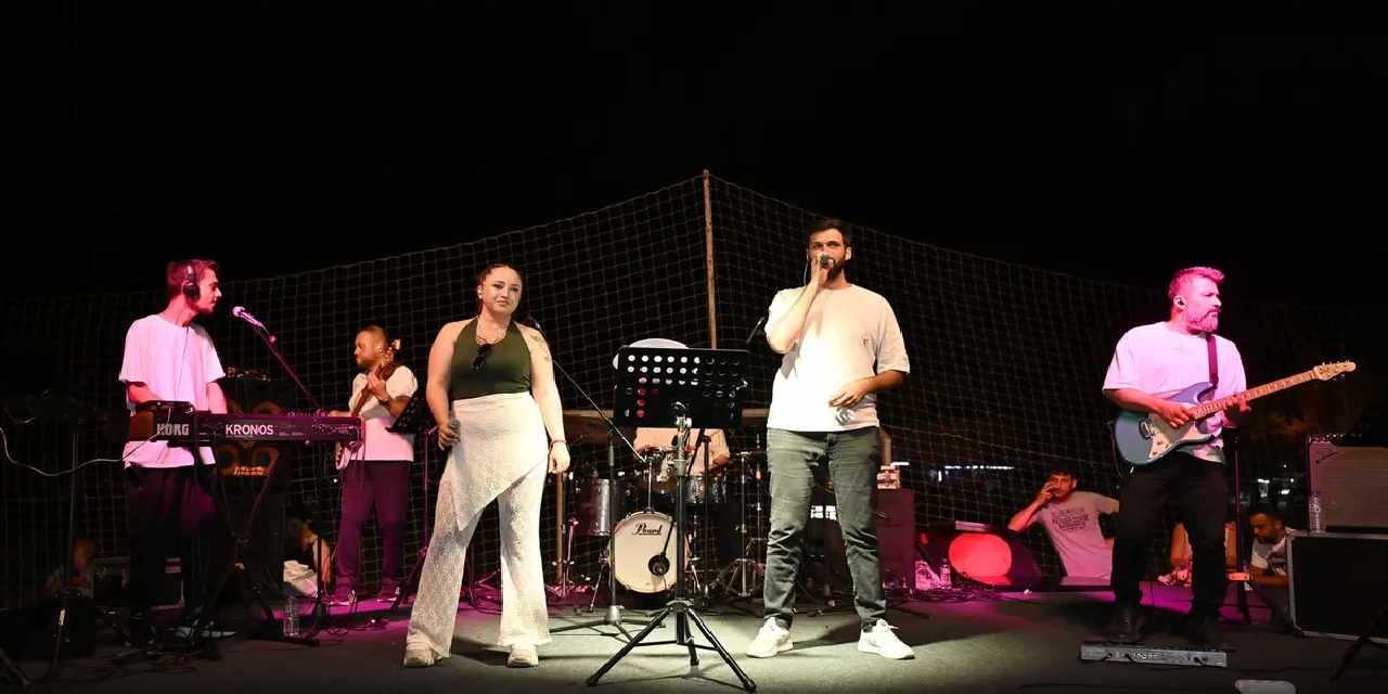 Mersin’de ‘Yaz Dostum’ konserleri coşkuya devam ediyor