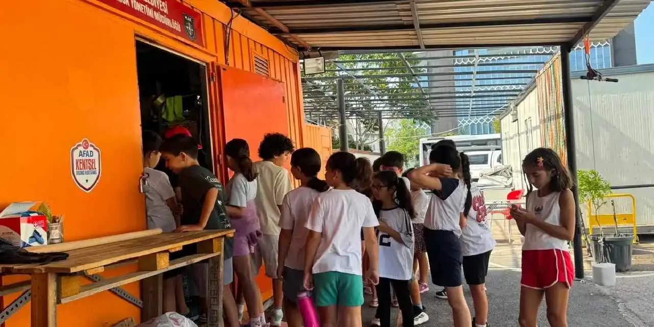 İstanbul Maltepe'de Yaz Okulu öğrencilerine afet bilinci