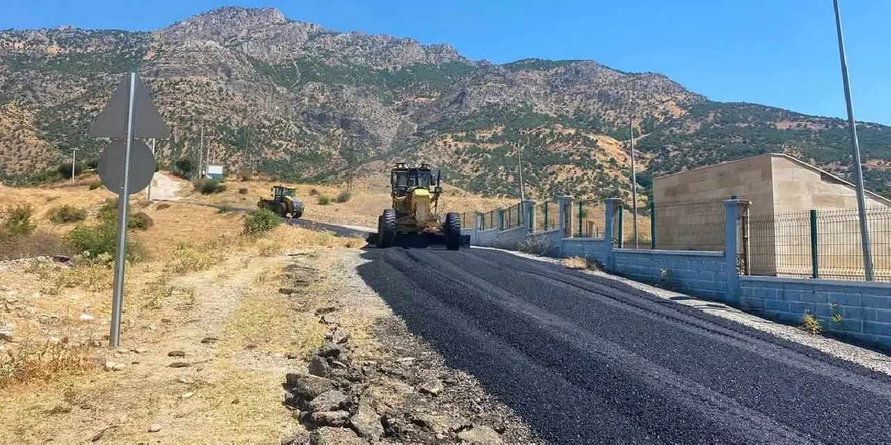 Batman Sason'un köy yollarında yama çalışmaları sürüyor