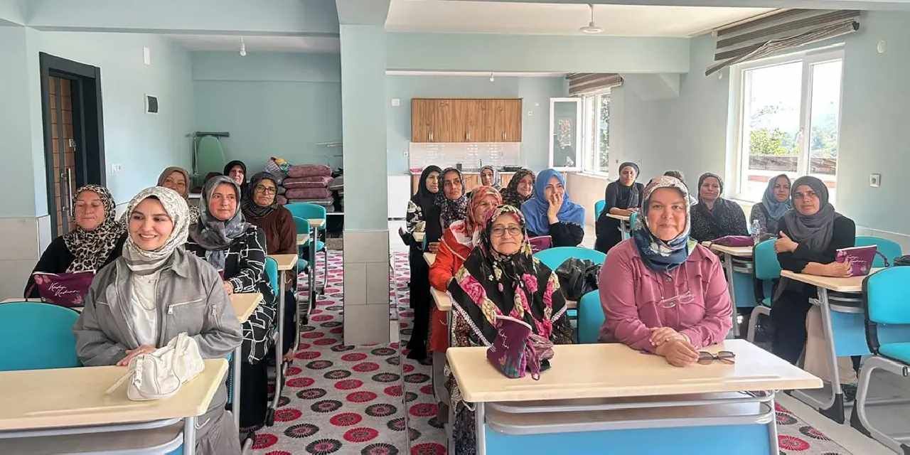 Sakarya'da 'Kadın Kadına' buluşmalar Akyazı’da sürdü