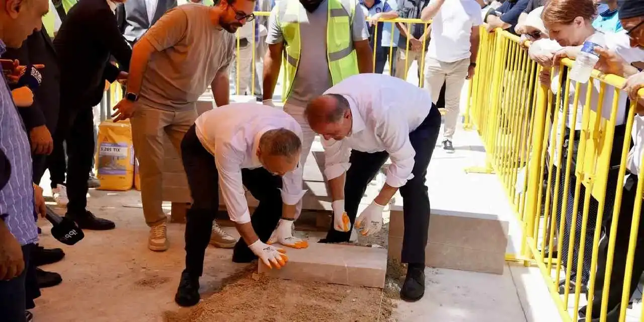Eyüpsultan Meydanı yenileniyor... İlk taşı Nuri Aslan koydu