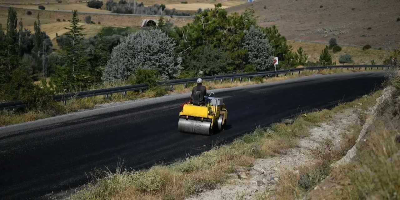 Kayseri Büyükşehir'den kırsalda yol çalışması
