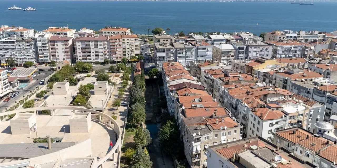 İzmir Körfezi'ne açılan Poligon Deresi’nde dip temizliği