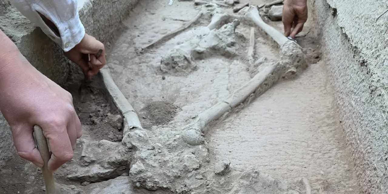 Aspendos’ta 2 bin 400 yıllık gizem... Güreşçi mezarı ortaya çıktı