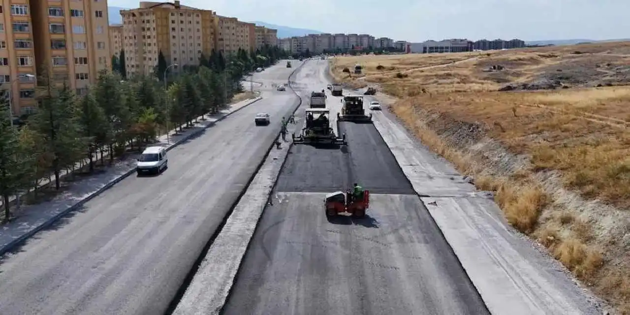 Kütahya’da asfalt çalışmaları sürüyor