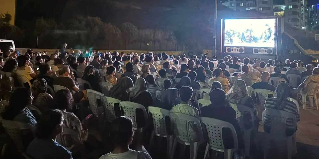 İzmir Çiğli’de Mahalle Sinema Günlerine büyük ilgi