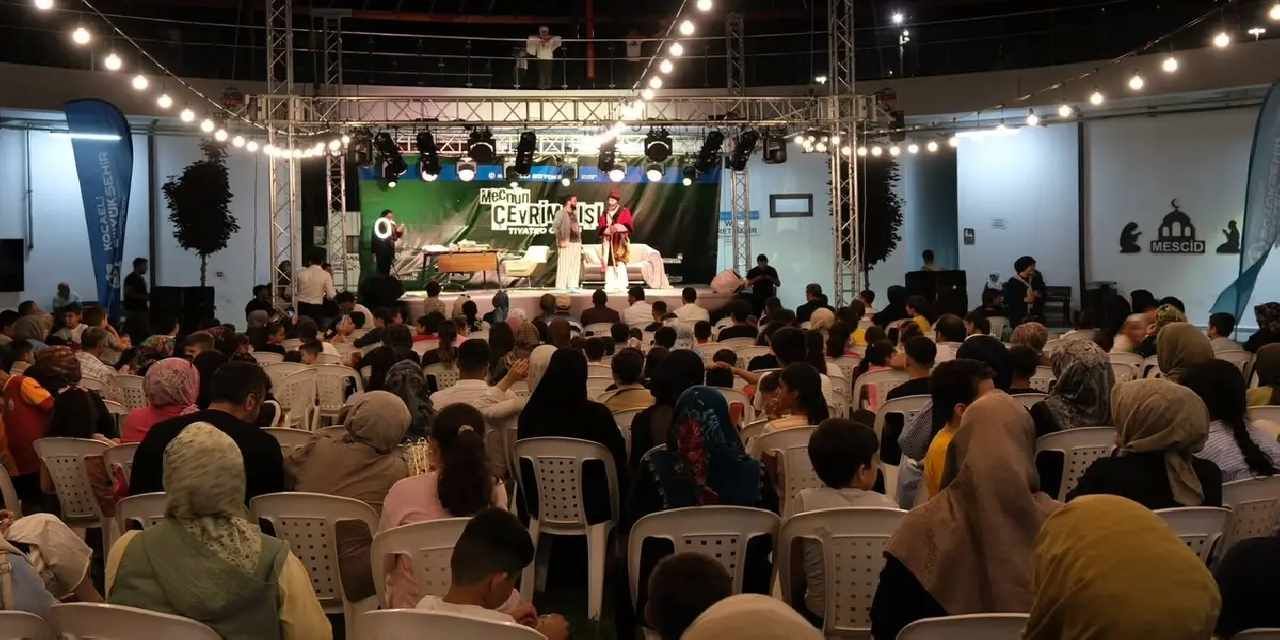 Açık hava tiyatrosu Dilovası’nda iz bıraktı
