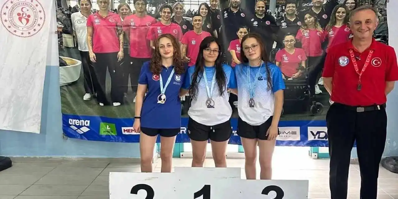 Eskişehirli üç yüzücü Avrupa’da Türkiye için kulaç atacak