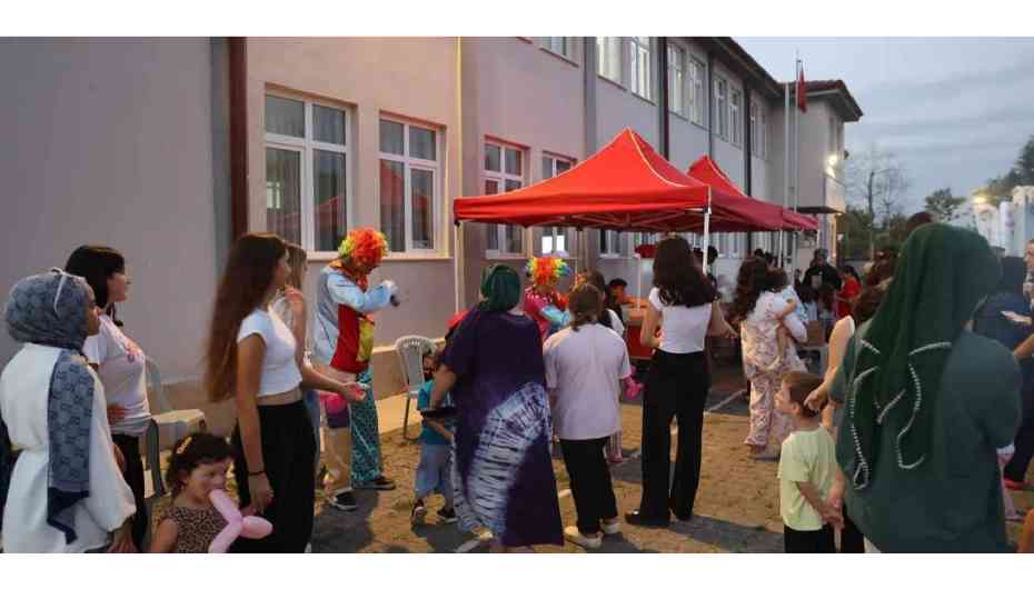 Mutluluk Tırı Sapanca’da çocukların yüzünü güldürdü