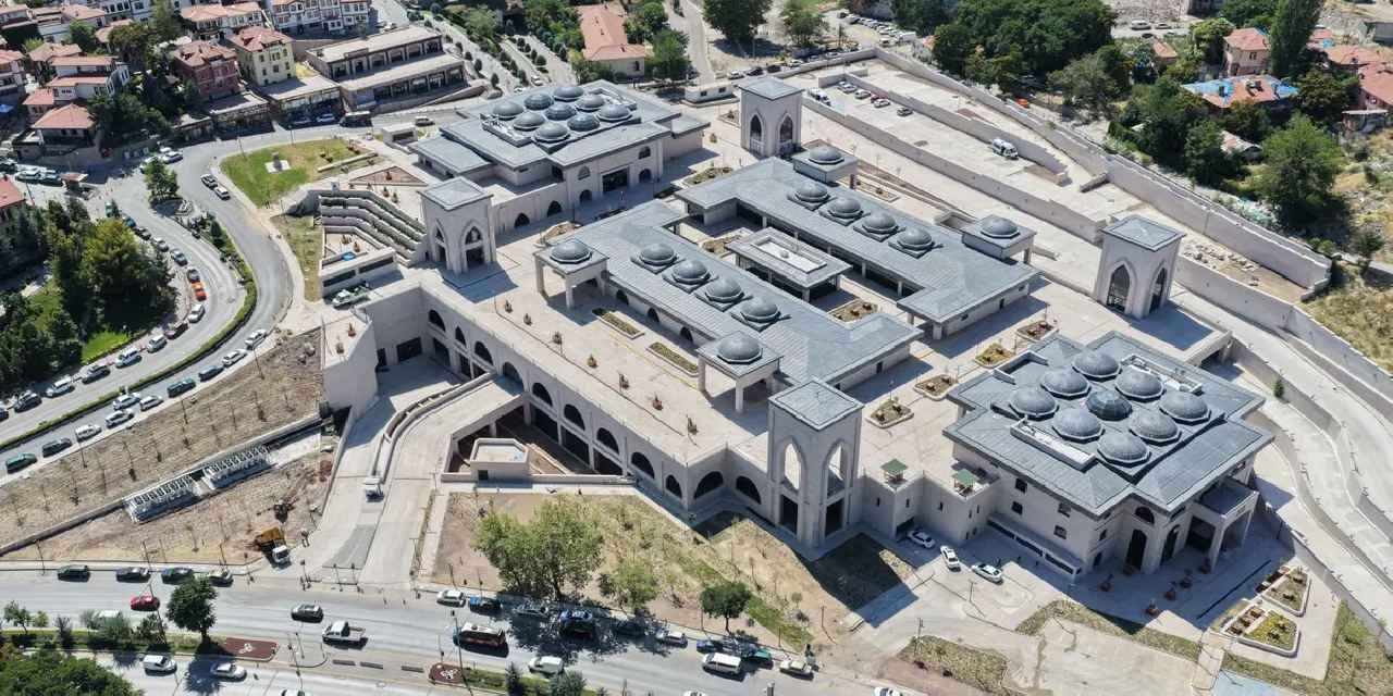 Ankara’da Ulus’a modern dolmuş durakları
