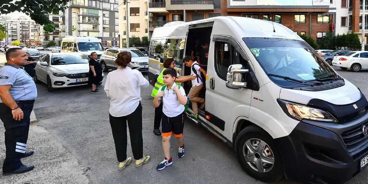 Türkiye'de ilk... İzmir'de fazla servis ücreti isteyen taşımacıya ağır yaptırım