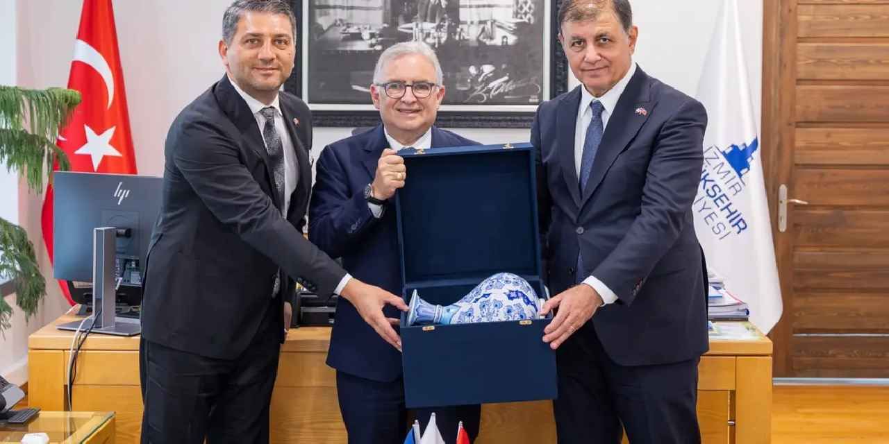 Dominik Ankara Büyükelçisi Lora’dan İzmir Büyükşehir'e ziyaret