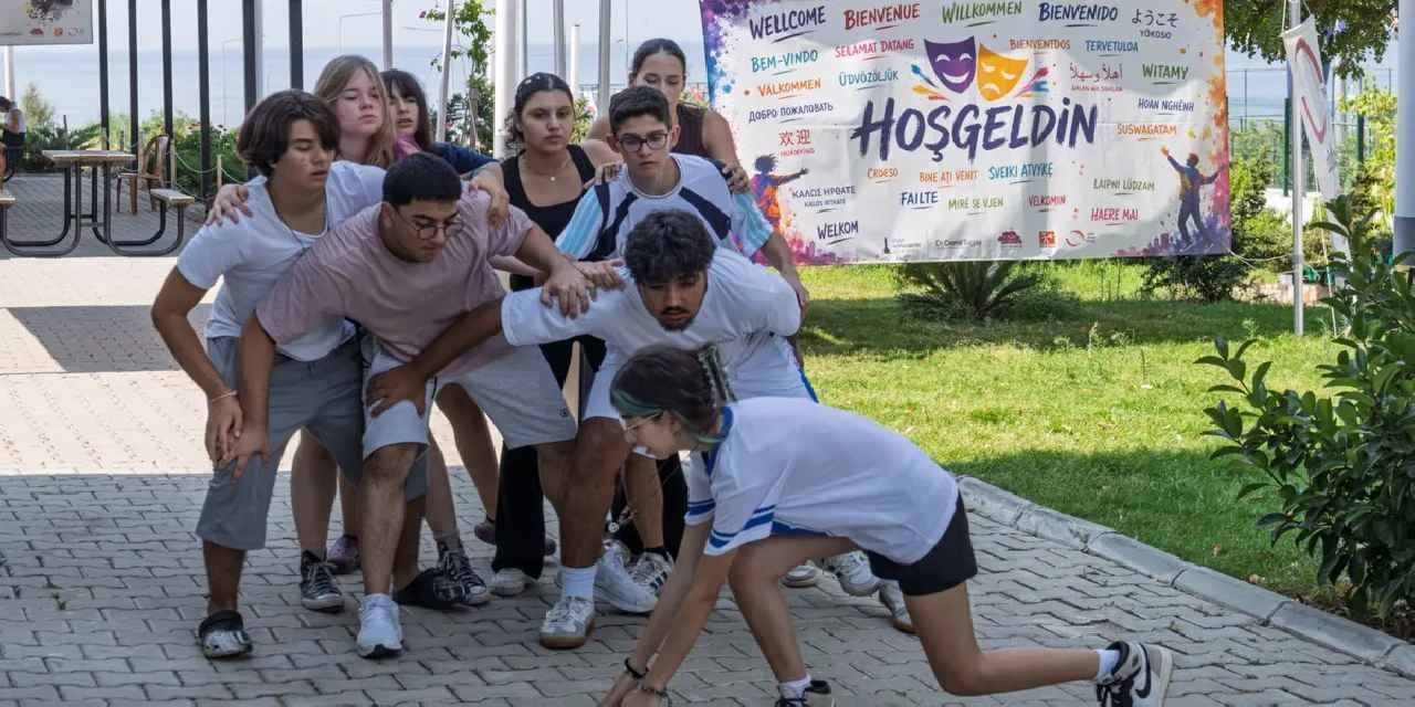 İzmir’de gençler ortak hikâyeler yazıyor