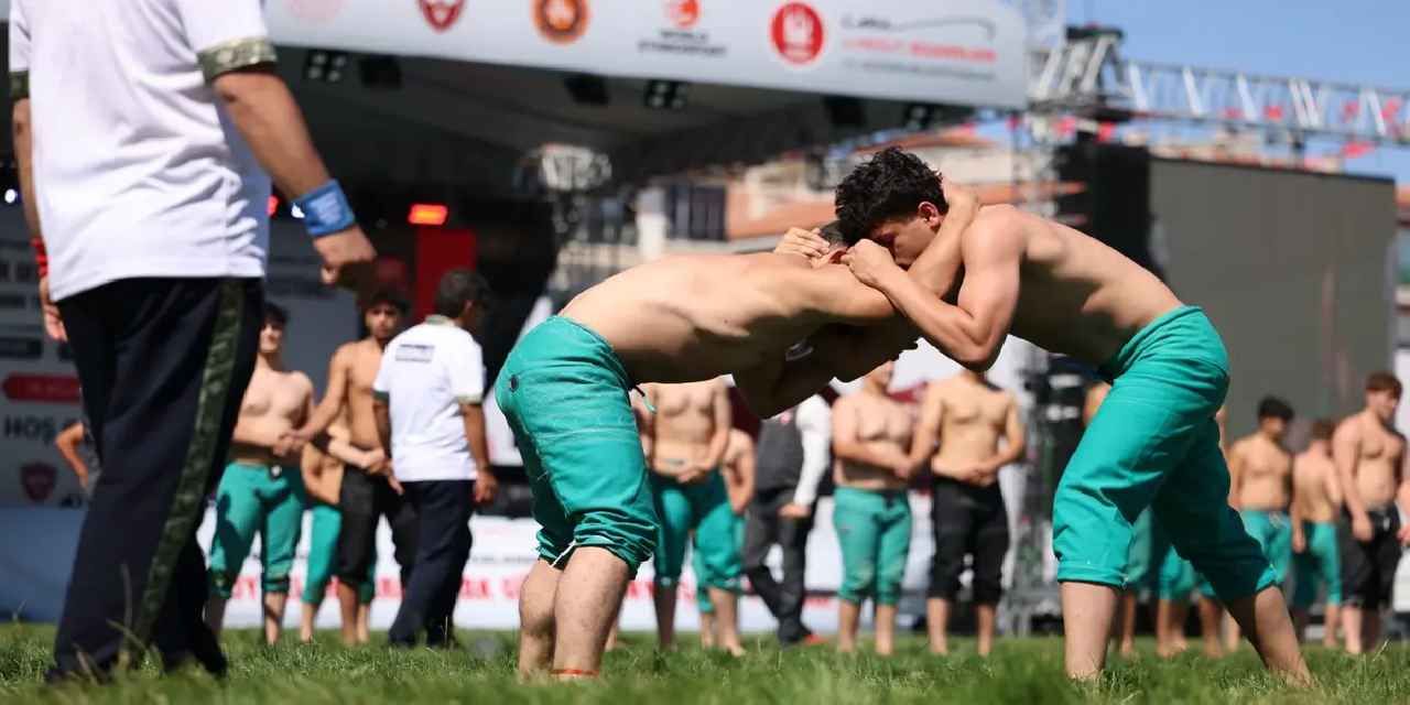 Ankara Keçiören’de genç pehlivanlar er meydanında buluştu