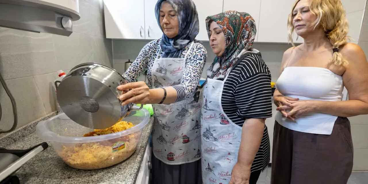 İzmir’de Dayanışma Mutfağı anneleri bir araya getiriyor