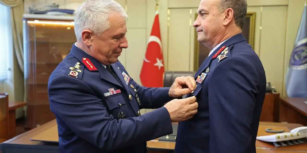 Hava Kuvvetleri Komutanlığı'nda görev değişimi