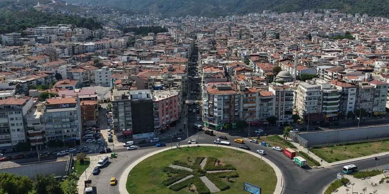 İzmir Balçova’nın caddeleri “çiçek gibi” oldu