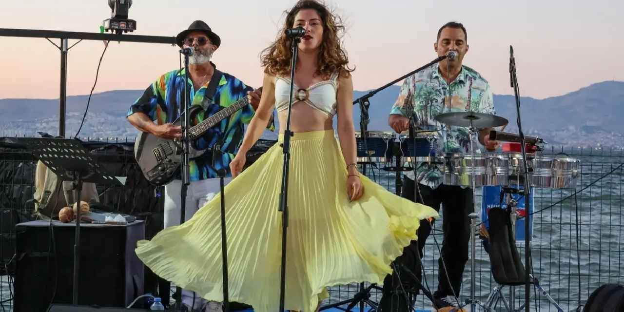 İzmir'de Marina Gecelerine devam