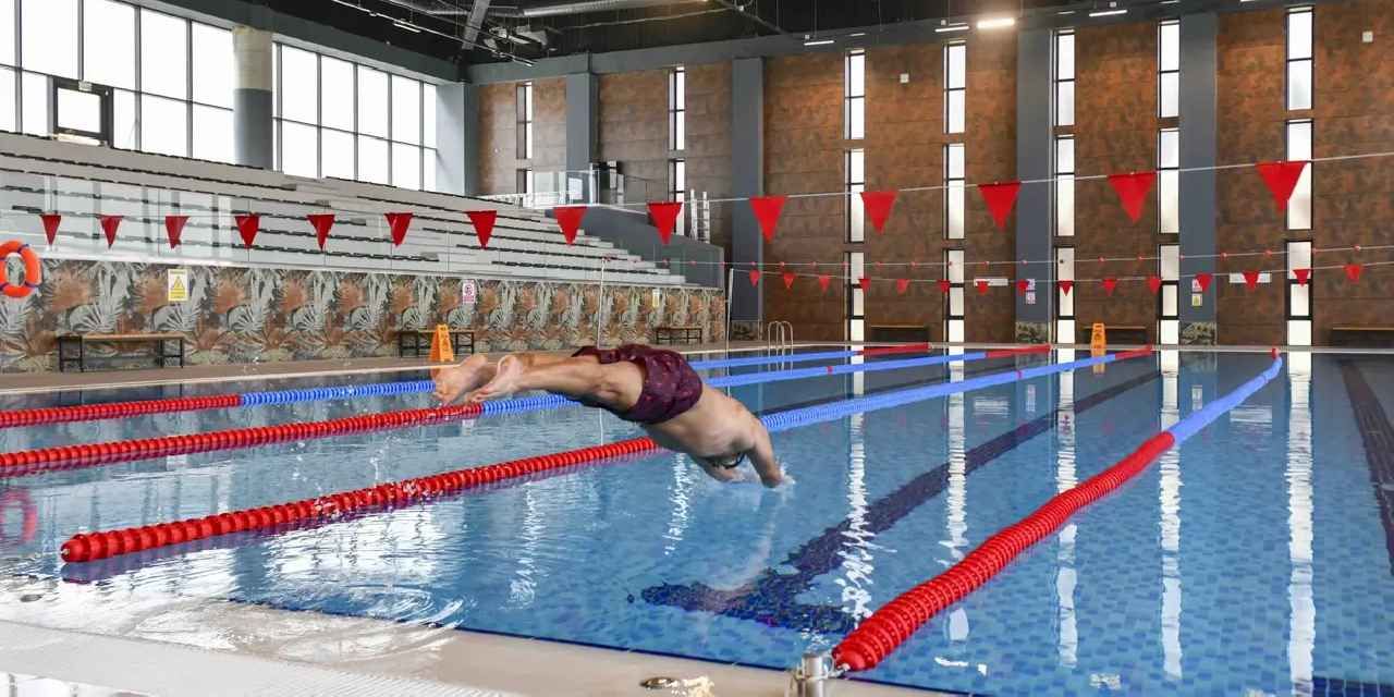 Ankara’ya yeni spor kompleksi! Cumhuriyet Yüzme Havuzu açıldı