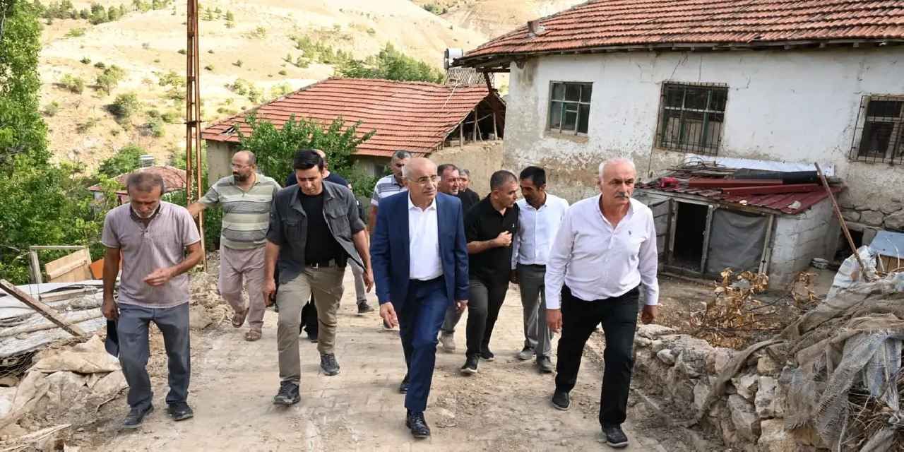 Malatya Hekimhan'da selin yaraları sarılıyor