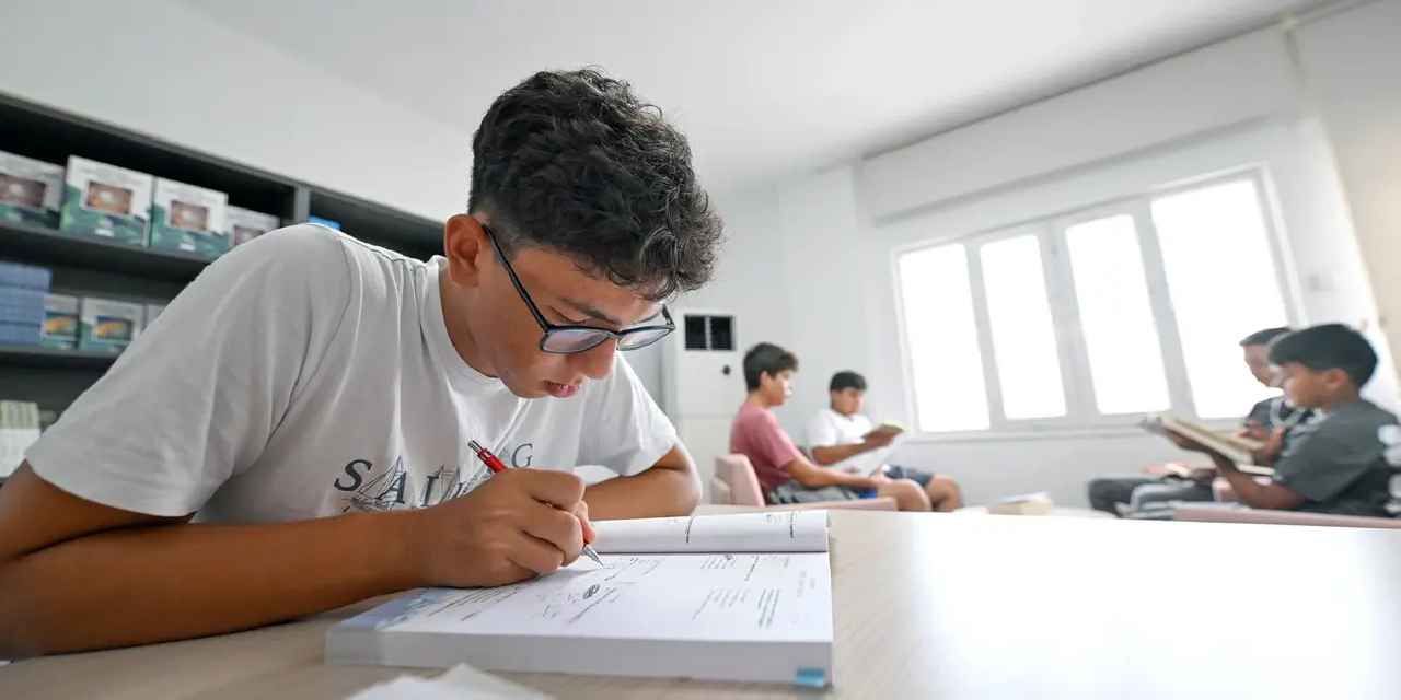 Mersn Aydıncık okuma salonu öğrencilerin gözdesi