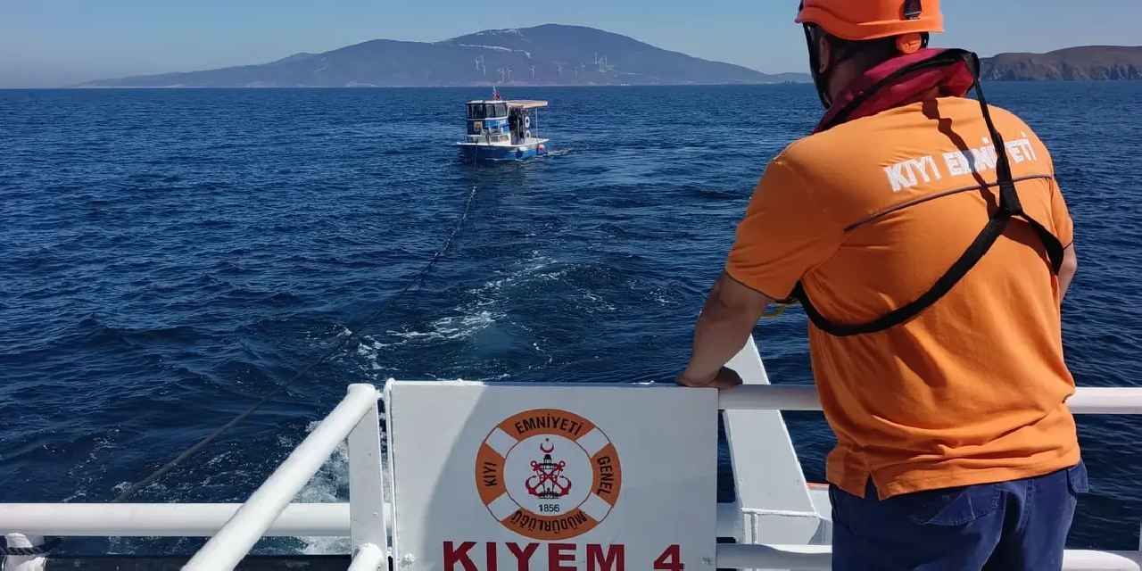 Marmara Adası açıklarında arızalanan tekne kurtarıldı