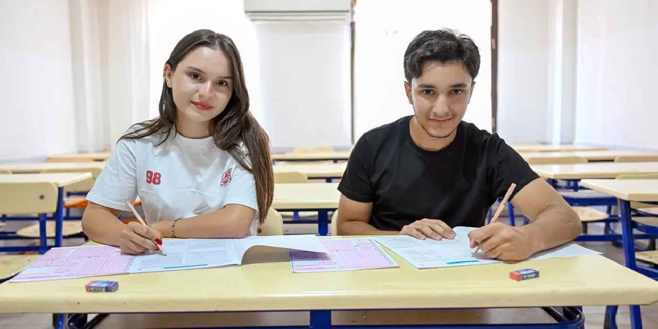 Mersin'de 396 öğrenci kurs merkezleriyle üniversiteye yerleşti