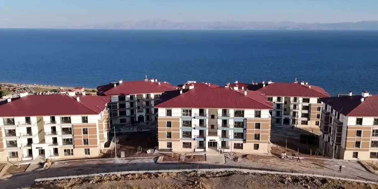 Ahıska Türklerine kalıcı yuvalar teslim ediliyor