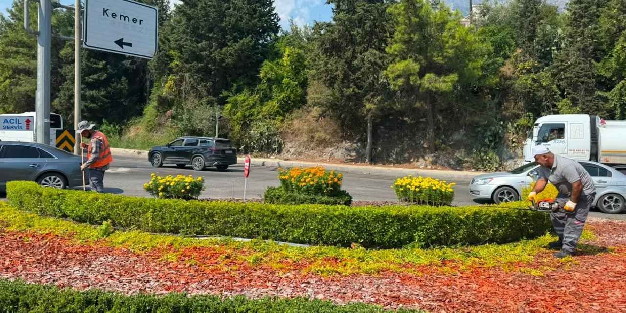 Amntalya'da yeşil alanlarda genel temizlik ve bakım yapıldı