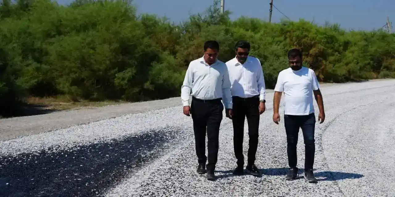 Muğla Milas'ta geniş kapsamlı sathi kaplama çalışması