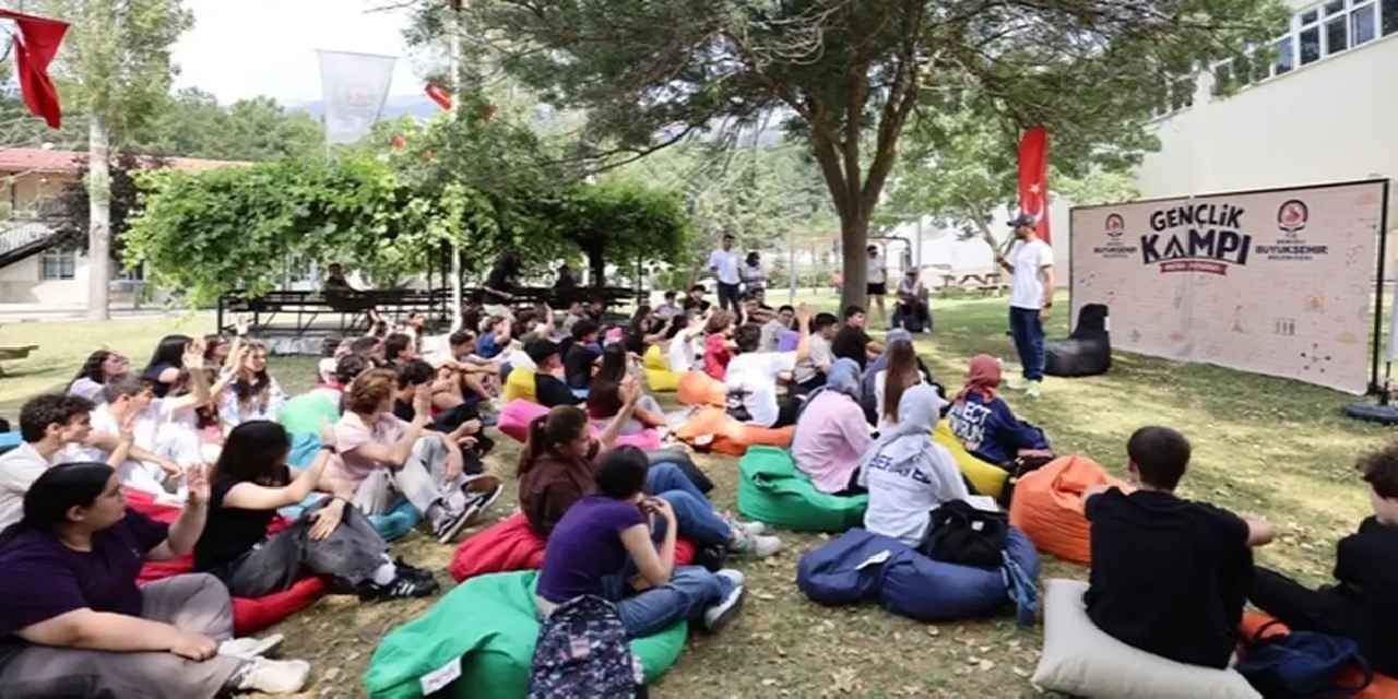 Denizli’de gençler doğa ve sanatla buluştu