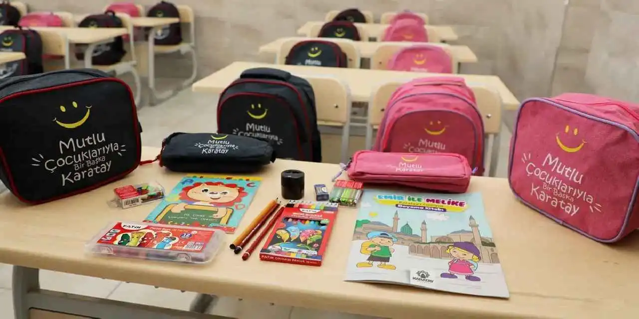 Karatay'da 9 bin öğrenciye çanta ve kırtasiye seti hediyesi