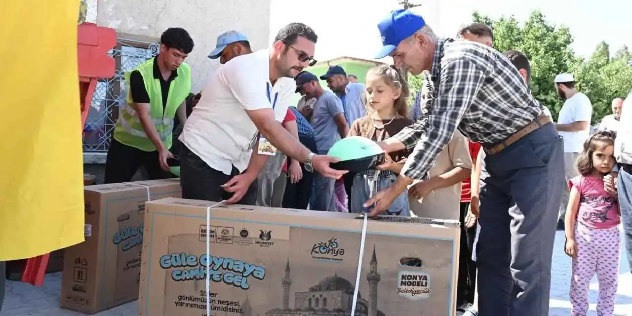Konya'da 13 bin çocuğa 'güle oynaya' bisiklet dağıtıldı