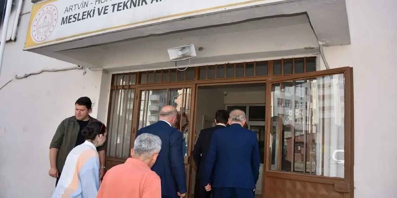 Artvin Hopa'da Kaymakam Karakaya'dan okullara inceleme