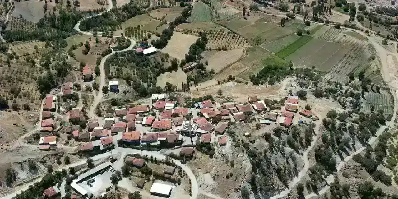 Demirci’de ulaşımı güçlendiren 45 kilometrelik çalışma