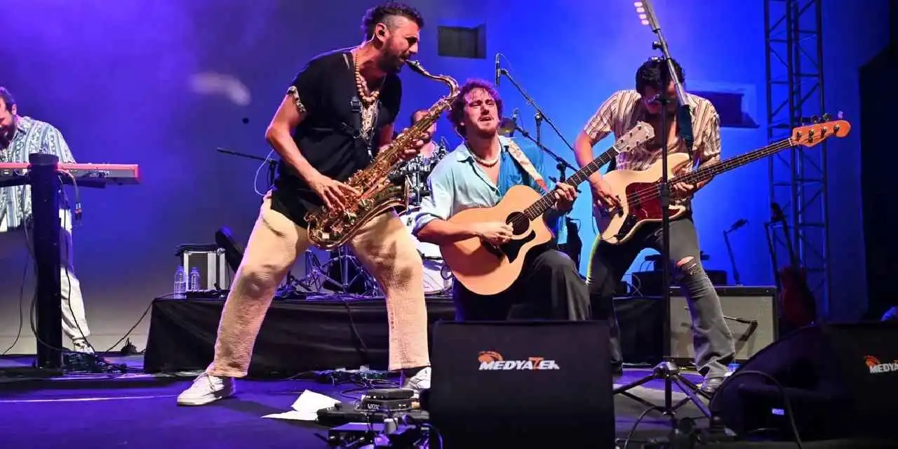 Manisa'da Evrencan Gündüz’den unutulmaz konser