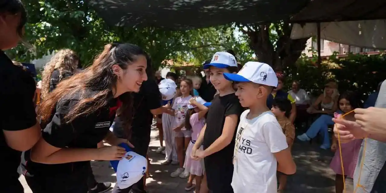 Muğla Büyükşehir yangından etkilenen çocukların yanında