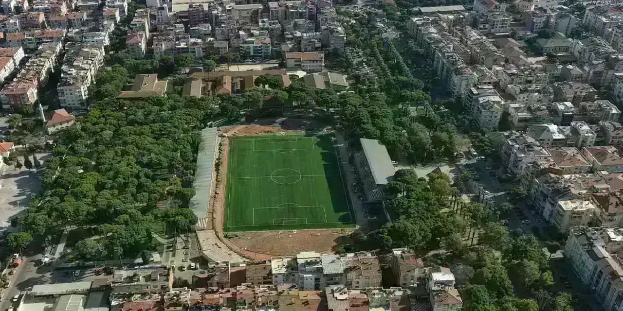İzmir Büyükşehir’den Ödemiş Saraçoğlu Stadı’na yepyeni zemin